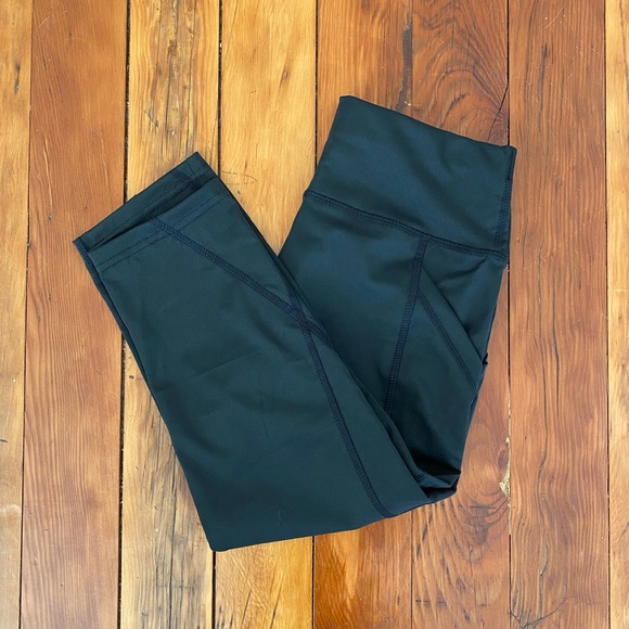 Pants - ⭐️3/$15 Capri Workout Leggings *NWT*